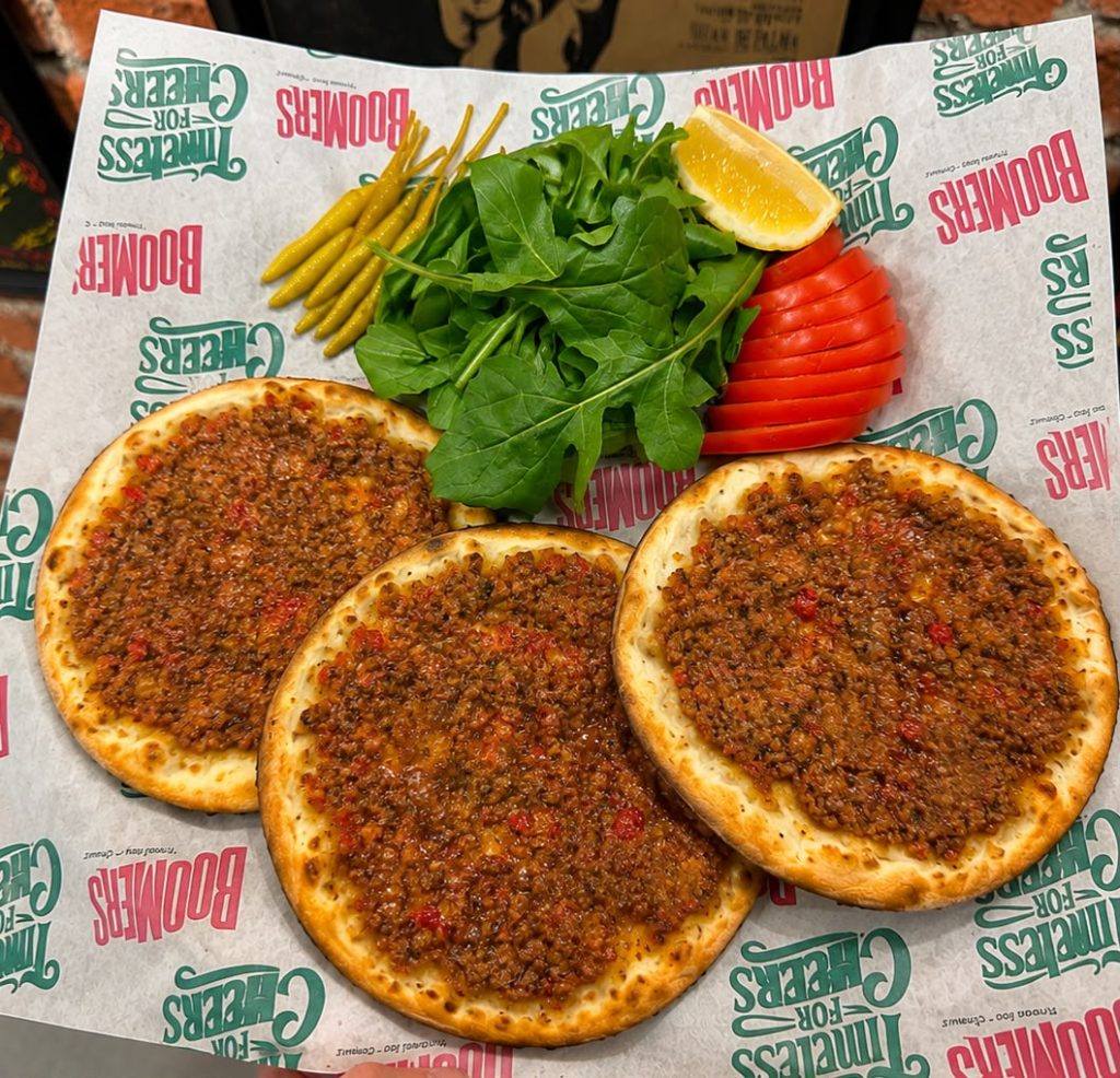 Boomers GastRoPub Lahmacun